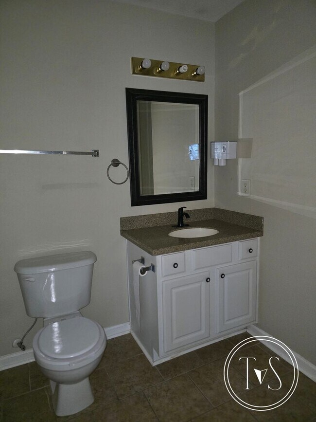 Building Photo - RATE DROP ALERT (was $2300/month)!