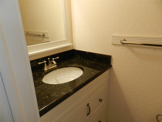 Building Photo - 6307 Bay Club Dr