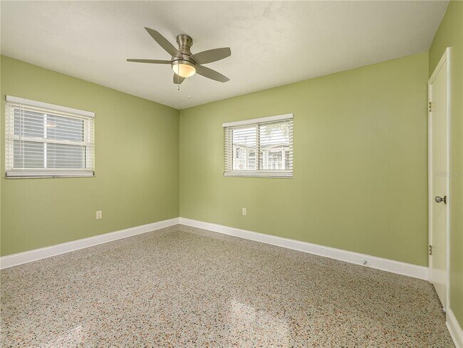 Building Photo - 907 Hillside Terrace