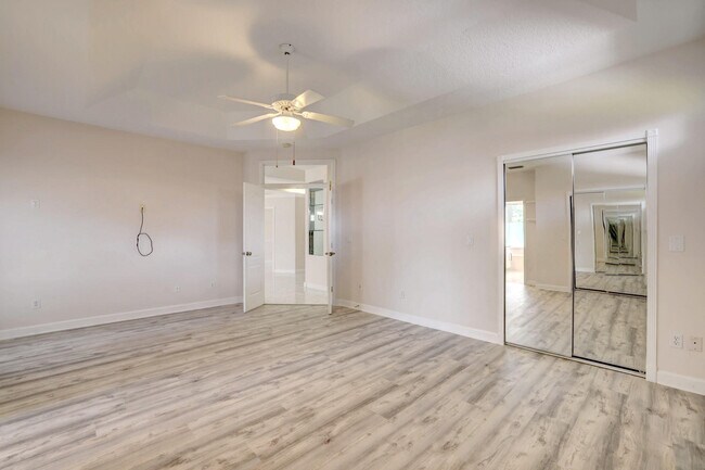 Building Photo - 8028 Plantation Lakes Dr