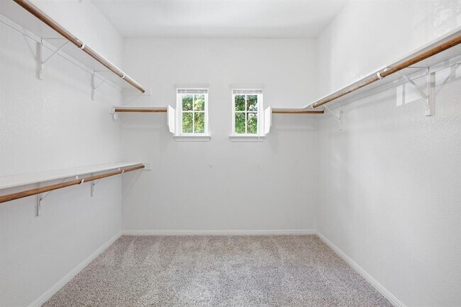 Building Photo - 2304 S Lakeline Blvd