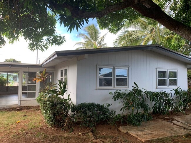 Building Photo - Kailua- Updated 3 bedroom 2 bath beautiful...