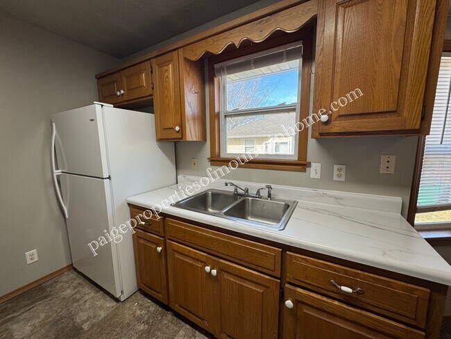 Building Photo - 406 S 3rd St