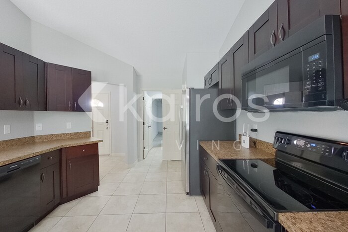 Building Photo - 8790 SW 135th Pl