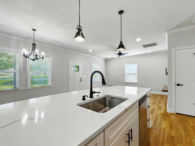 Building Photo - Mount Holly 3 Bedroom Ranch w/ Fenced in B...
