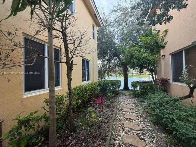 Building Photo - 1737 Carvelle Dr