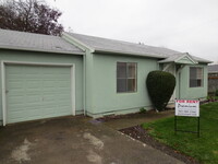 Building Photo - Two Bedroom Duplex, Water, Sewer and Garba...