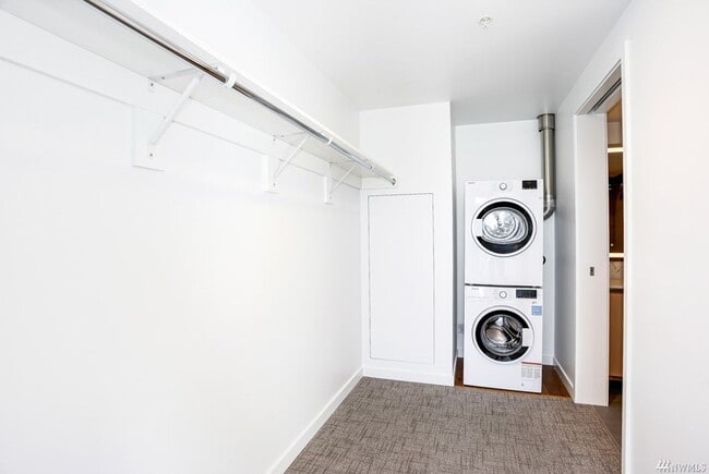 Building Photo - Spacious NW-Facing 1 Bed + Den, 1 Bath Luxury High-Rise Condo in Seattle's Denny Triangle – Nexus