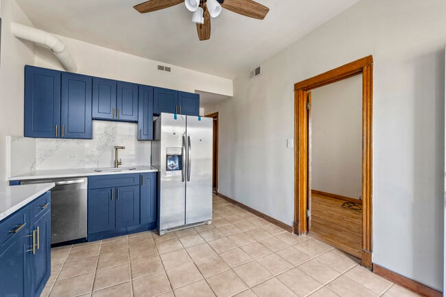 Building Photo - 2152 W Division St