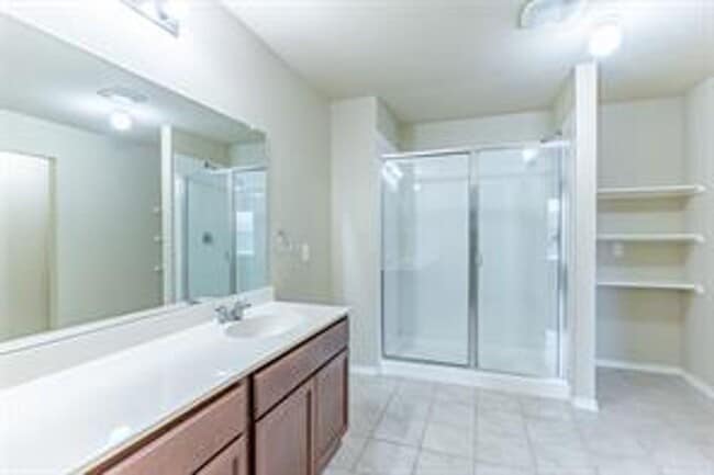 Building Photo - Single-family beautiful home has 5 bedroom...