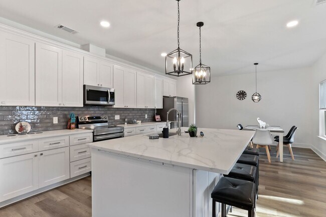 Building Photo - 415 Bedford Dr