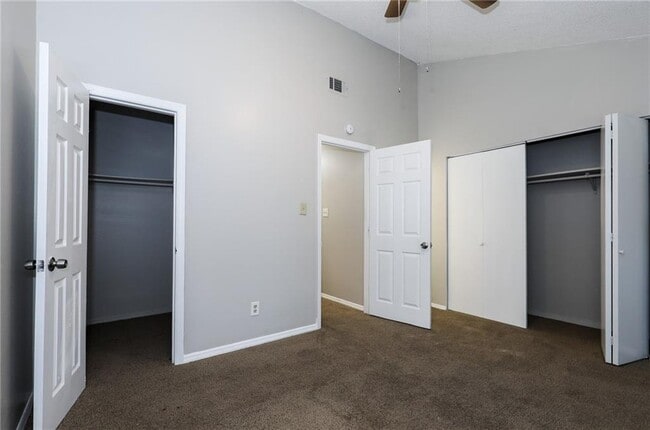 Building Photo - 3795 London Dr