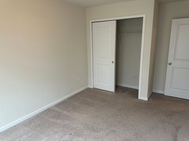 Building Photo - Isles of Lake Nona!! 3 Bedroom 2.5 Bathroom End Unit Townhome