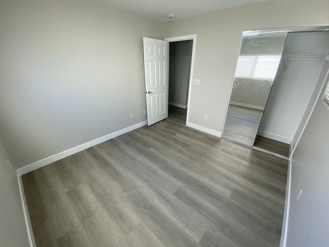 Building Photo - Two Story 3 bed/2.5 bath home in Silverado Ranch area