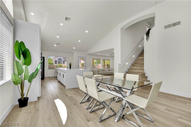 Building Photo - 2560 Sundew Ave