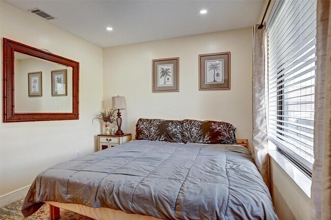 Building Photo - 700 Sunbury Ct