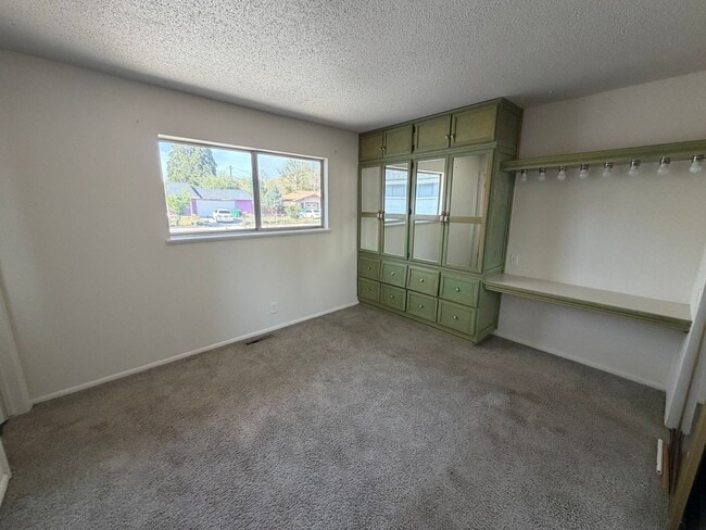 Building Photo - Cute 3 Bedroom Home in Sparks!