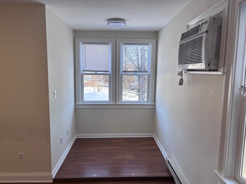 Building Photo - 101 Ponus Ave