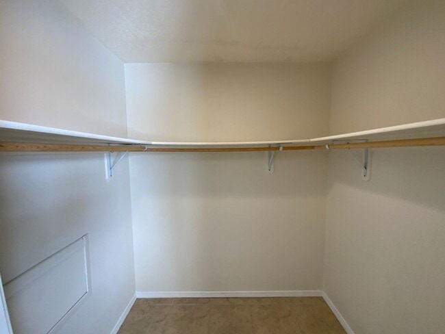 Building Photo - 3 Bedroom Single Story Home Available Near Unser Blvd NE & King Blvd NE!