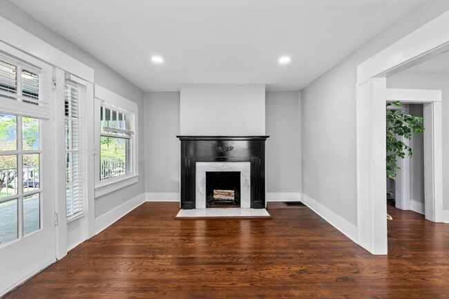 Building Photo - 619 34th St S