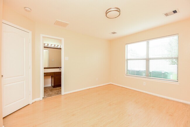 Building Photo - 2631 Skyview Trace Ct