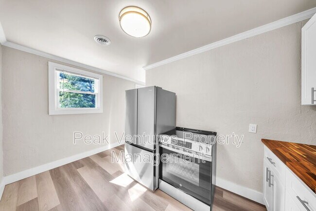 Building Photo - 10 Cabot Ct
