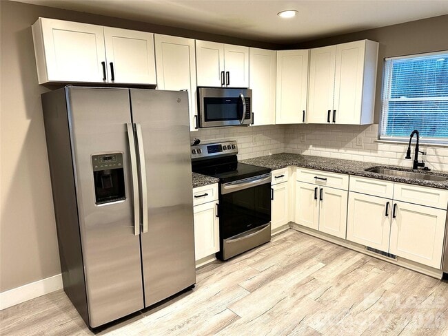 Building Photo - 110 Carpenter St