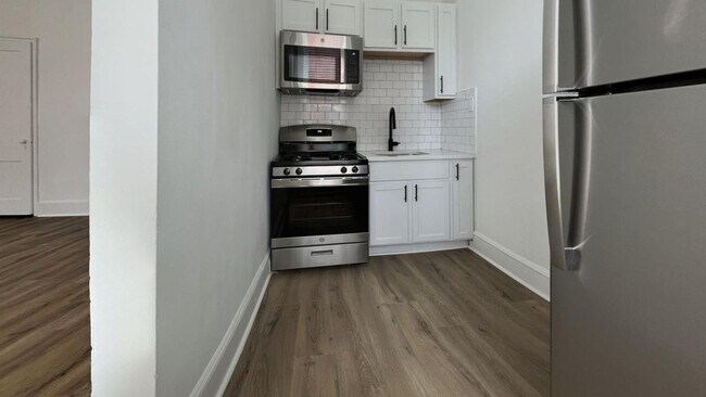 Building Photo - Studio ~ Coming August 2025