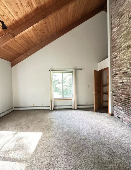 Building Photo - 40 Laurelwood Dr