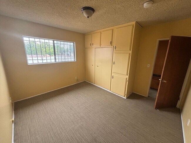 Building Photo - 8866 Wall St