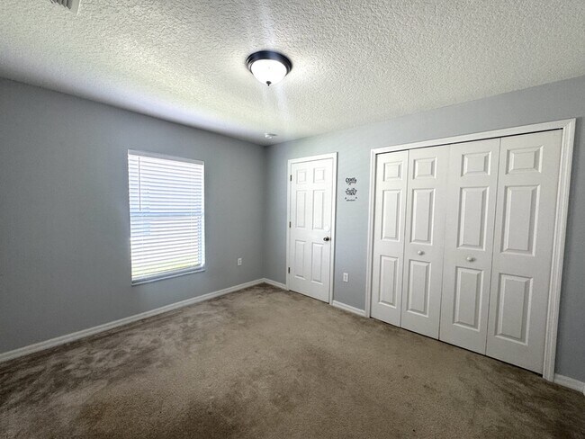 Building Photo - 308 Robin Rd