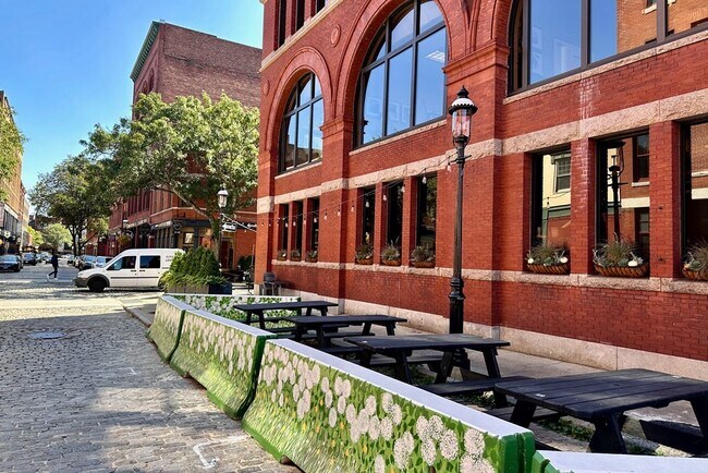 Building Photo - 172 Middle St
