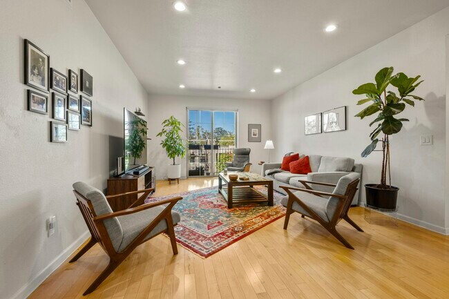 Primary Photo - 21 N 2nd St