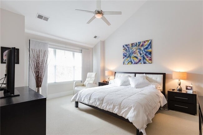 Building Photo - 1155 Glenridge Pl NE