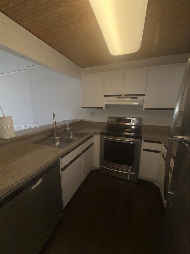 Building Photo - 540 Brickell Key Dr