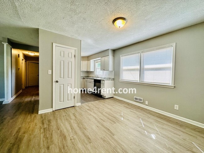 Building Photo - Ranch Style Home in KCMO w/ LVP Floors, SS Appliances and a Fenced Yard!