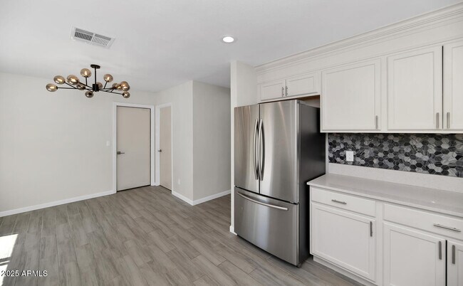 Building Photo - 6614 E Kelton Ln