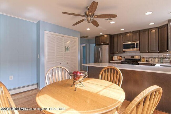 Building Photo - 12 Paradise Blvd