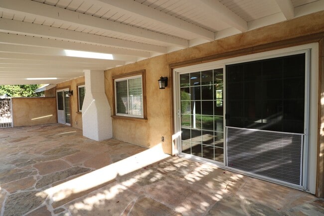 Building Photo - Beautiful West Hills Pool Home For Lease!