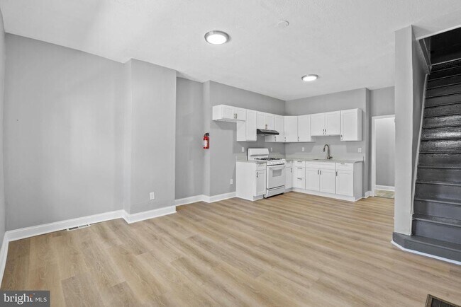 Building Photo - 510 E Willard St