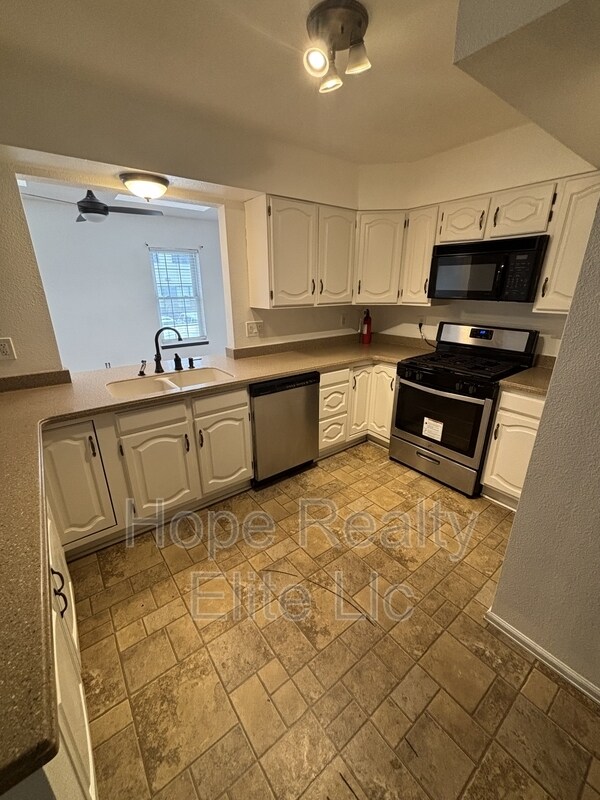 Building Photo - 2079 Sussex Ln