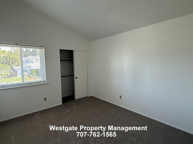Building Photo - 1604 Cerro Sonoma Cir