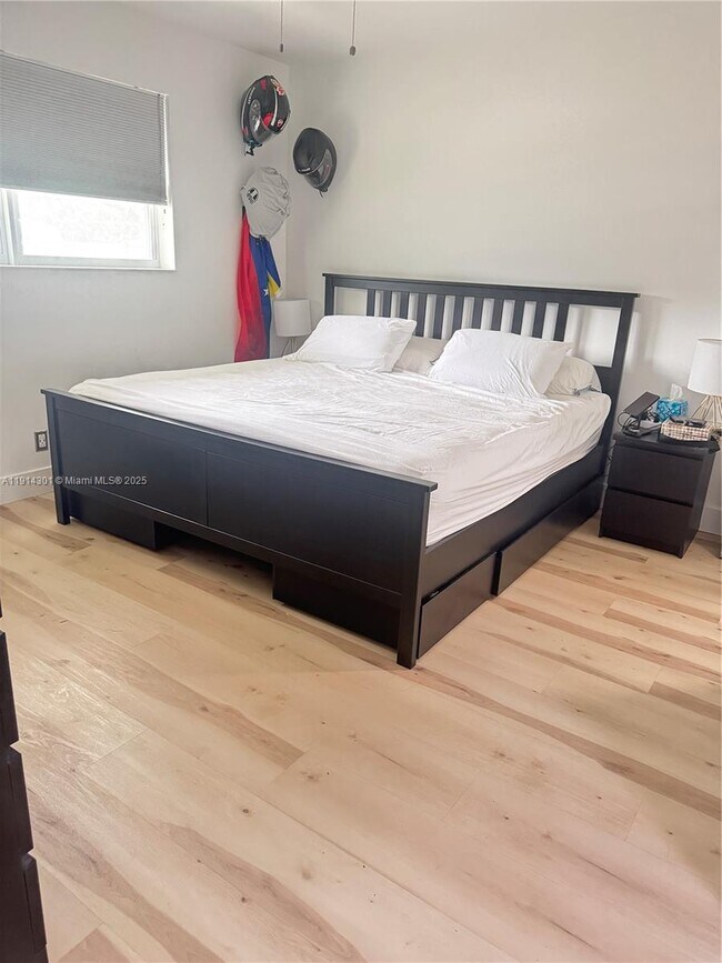 Building Photo - 3807 Hayes St