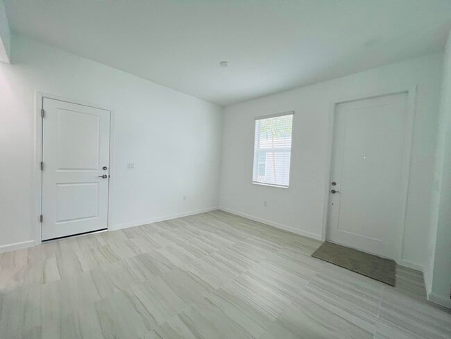 Building Photo - 16411 Powerscourt Dr