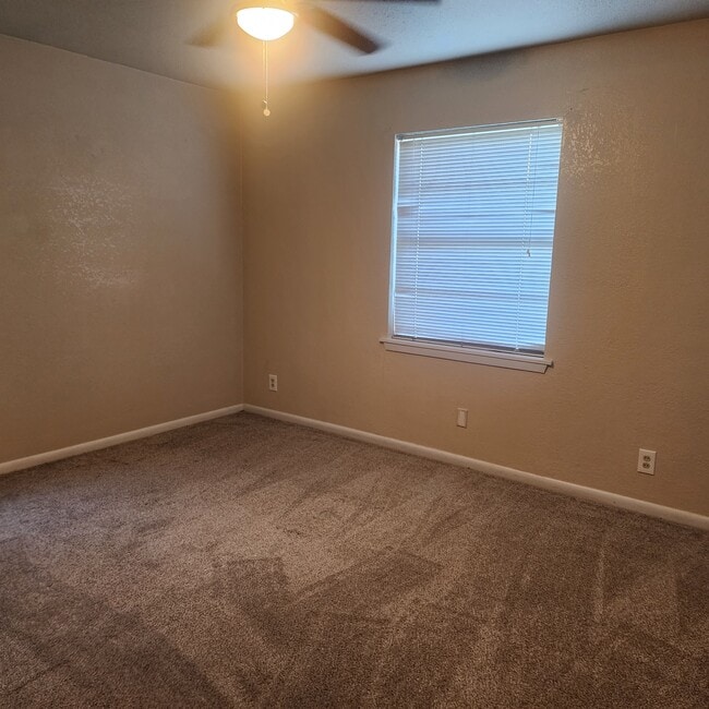 Building Photo - 1306 Becker Dr