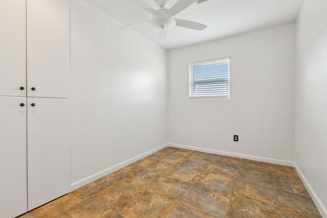 Building Photo - 3 Bedroom in the Heart of Metairie with Up...