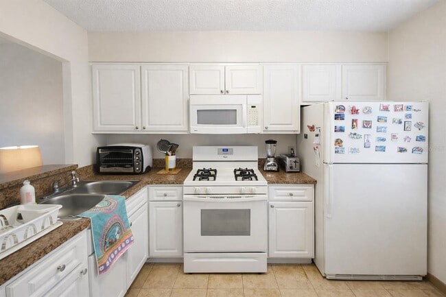 Building Photo - 1391 Mission Hills Blvd