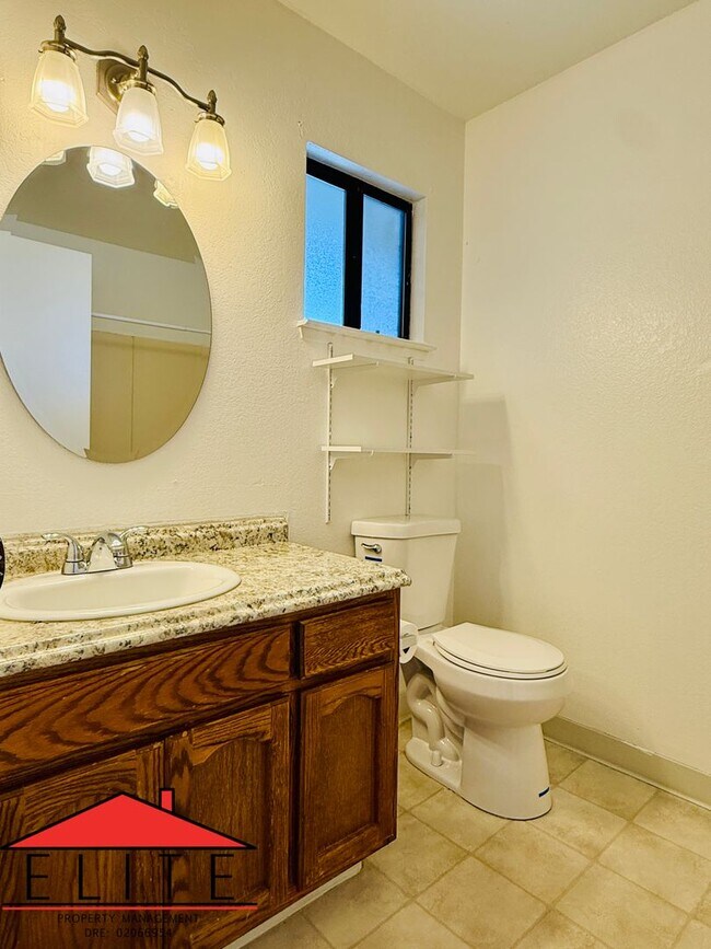 Building Photo - AVAILABLE NOW!!