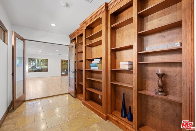 Building Photo - 14710 Greenleaf St