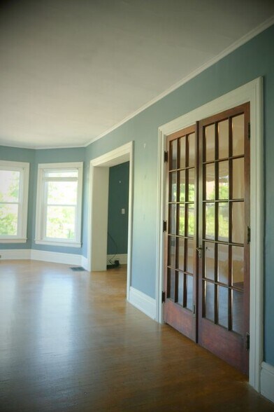 Building Photo - 489 Norwood Ave